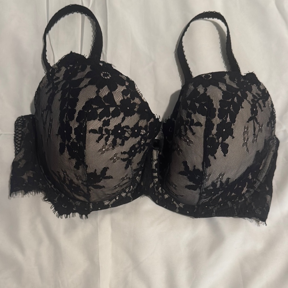 Victoria’s Secret Elegant Dream Angels lined Demi Lace Bra